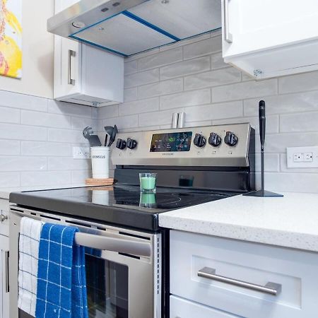 Gorgeous 2Br Condo W Parking Patio Coffee! YYC Buitenkant foto