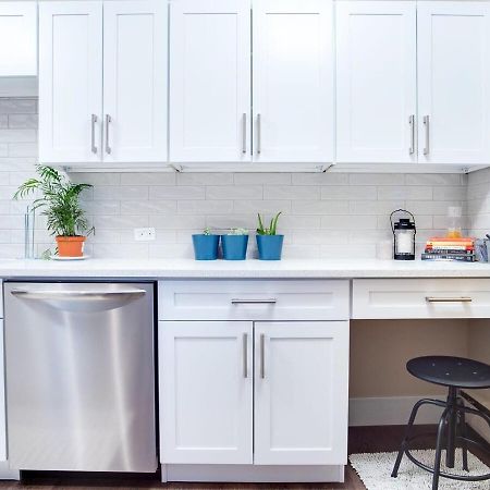 Gorgeous 2Br Condo W Parking Patio Coffee! YYC Buitenkant foto
