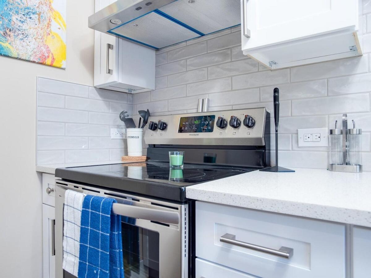 Gorgeous 2Br Condo W Parking Patio Coffee! YYC Buitenkant foto