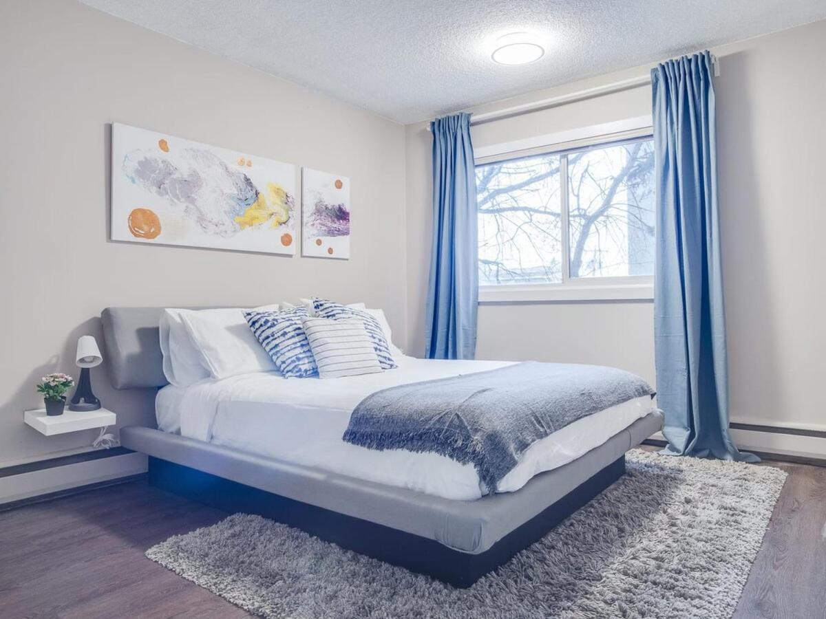 Gorgeous 2Br Condo W Parking Patio Coffee! YYC Buitenkant foto