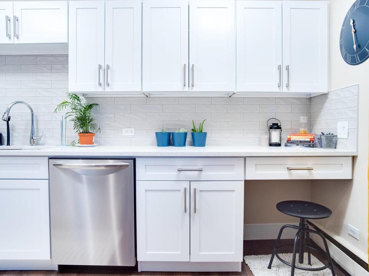 Gorgeous 2Br Condo W Parking Patio Coffee! YYC Buitenkant foto