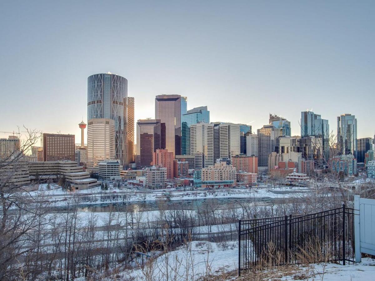 Gorgeous 2Br Condo W Parking Patio Coffee! YYC Buitenkant foto