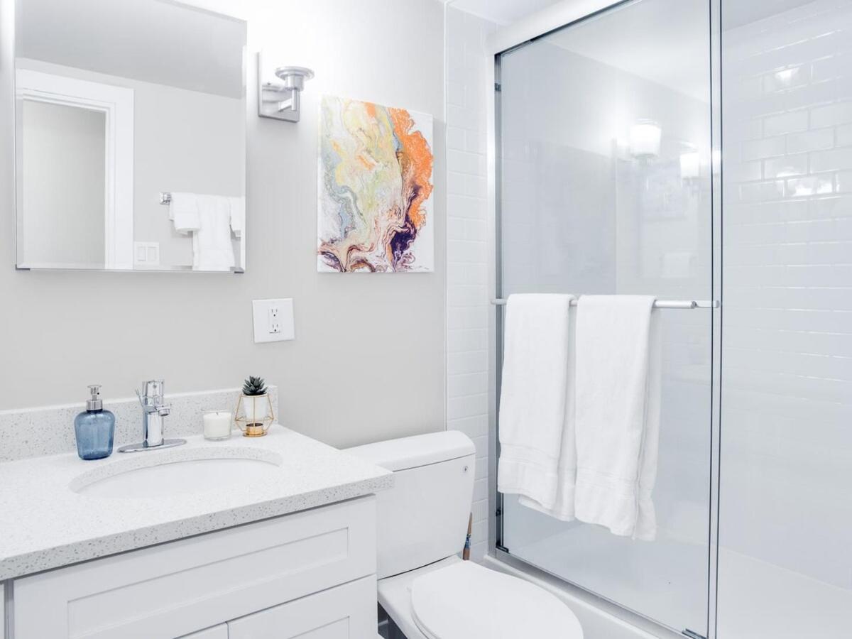 Gorgeous 2Br Condo W Parking Patio Coffee! YYC Buitenkant foto