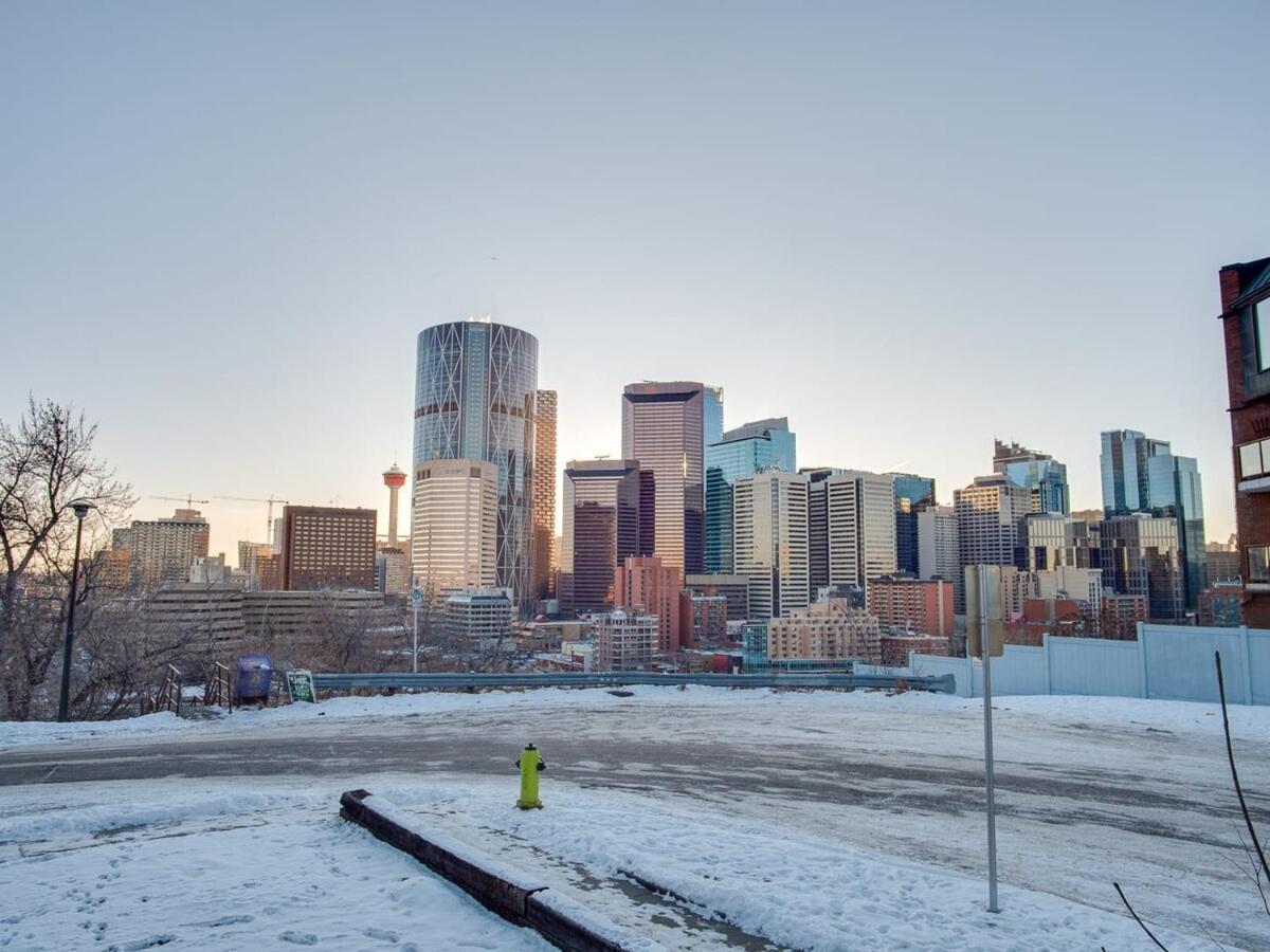 Gorgeous 2Br Condo W Parking Patio Coffee! YYC Buitenkant foto