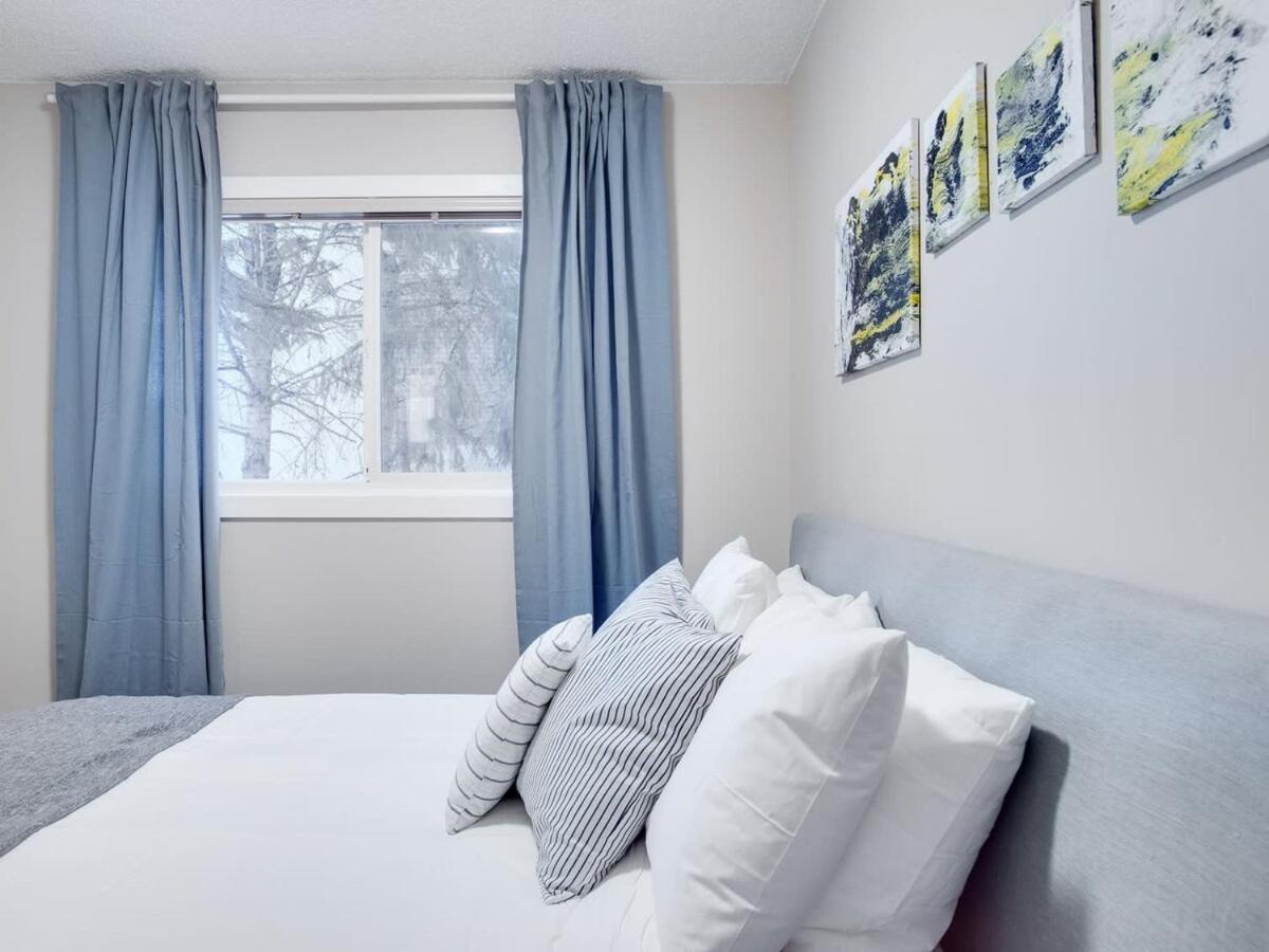 Gorgeous 2Br Condo W Parking Patio Coffee! YYC Buitenkant foto
