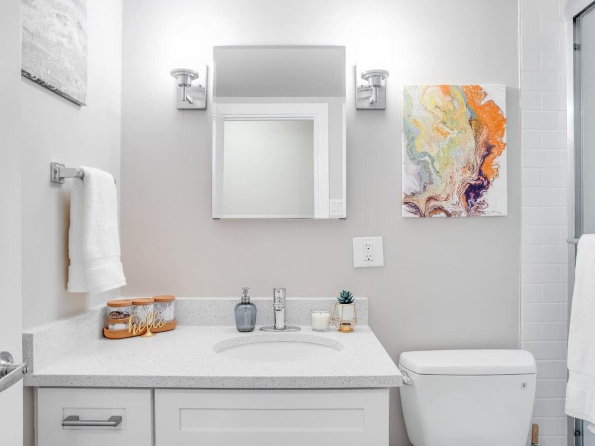 Gorgeous 2Br Condo W Parking Patio Coffee! YYC Buitenkant foto