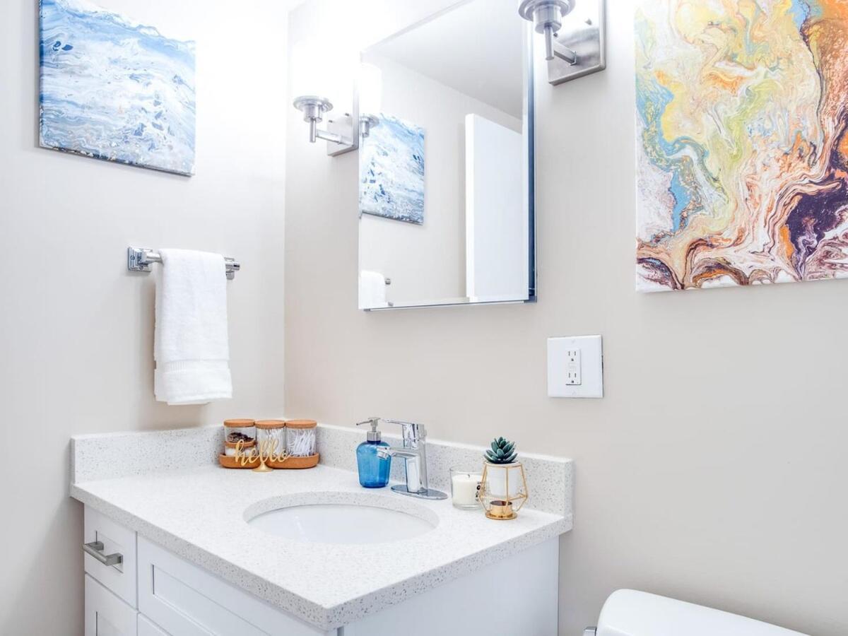 Gorgeous 2Br Condo W Parking Patio Coffee! YYC Buitenkant foto