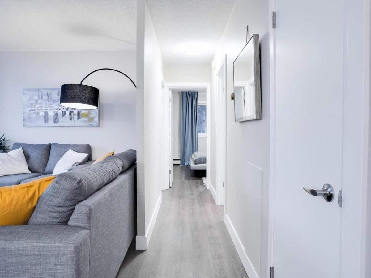 Gorgeous 2Br Condo W Parking Patio Coffee! YYC Buitenkant foto