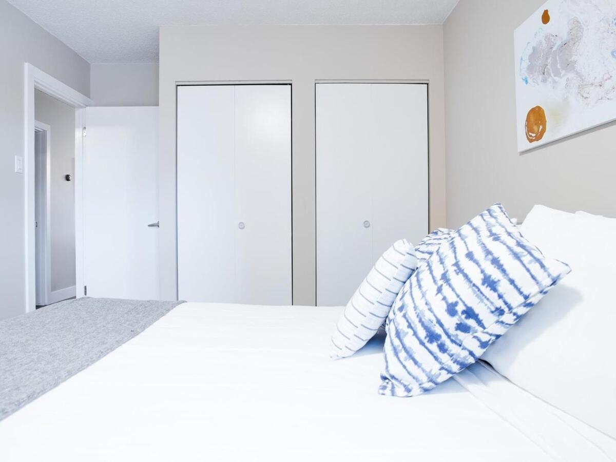 Gorgeous 2Br Condo W Parking Patio Coffee! YYC Buitenkant foto