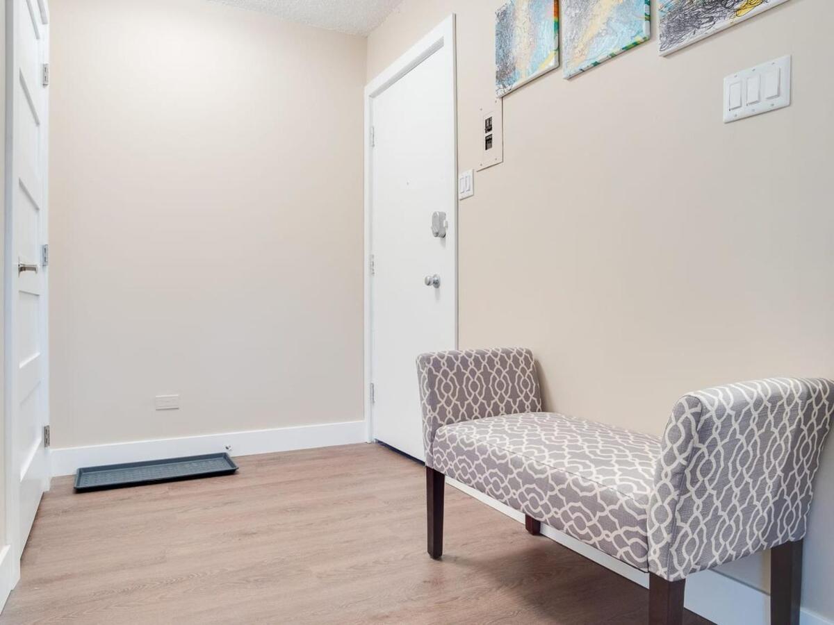 Gorgeous 2Br Condo W Parking Patio Coffee! YYC Buitenkant foto