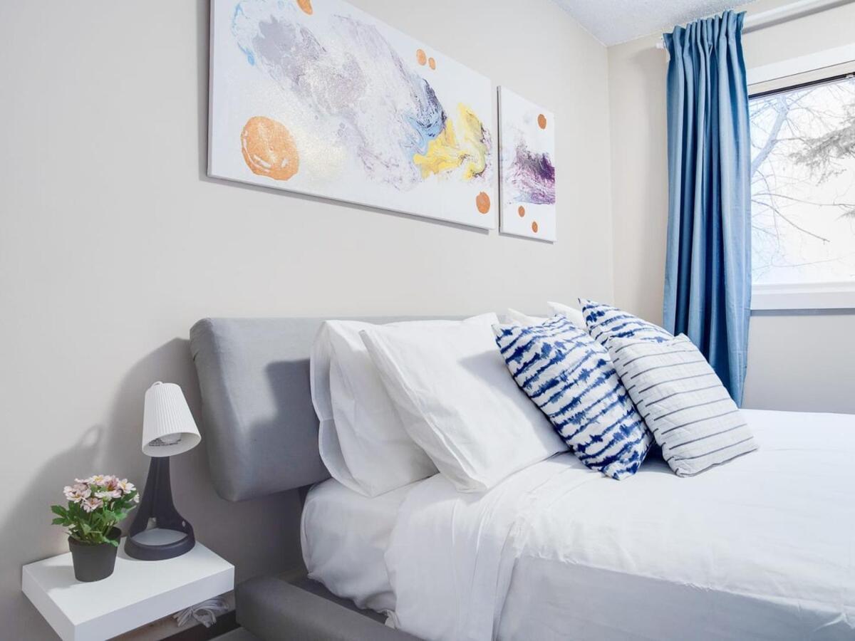 Gorgeous 2Br Condo W Parking Patio Coffee! YYC Buitenkant foto