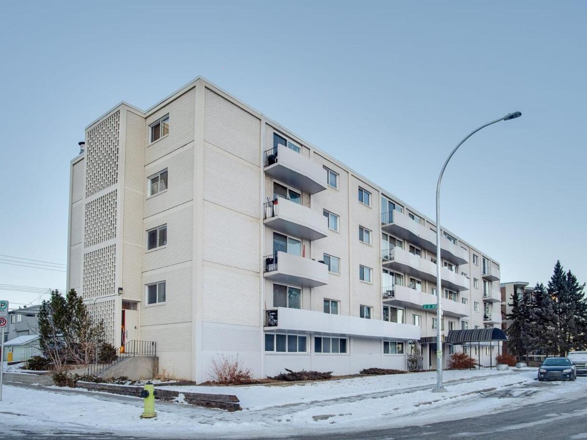 Gorgeous 2Br Condo W Parking Patio Coffee! YYC Buitenkant foto