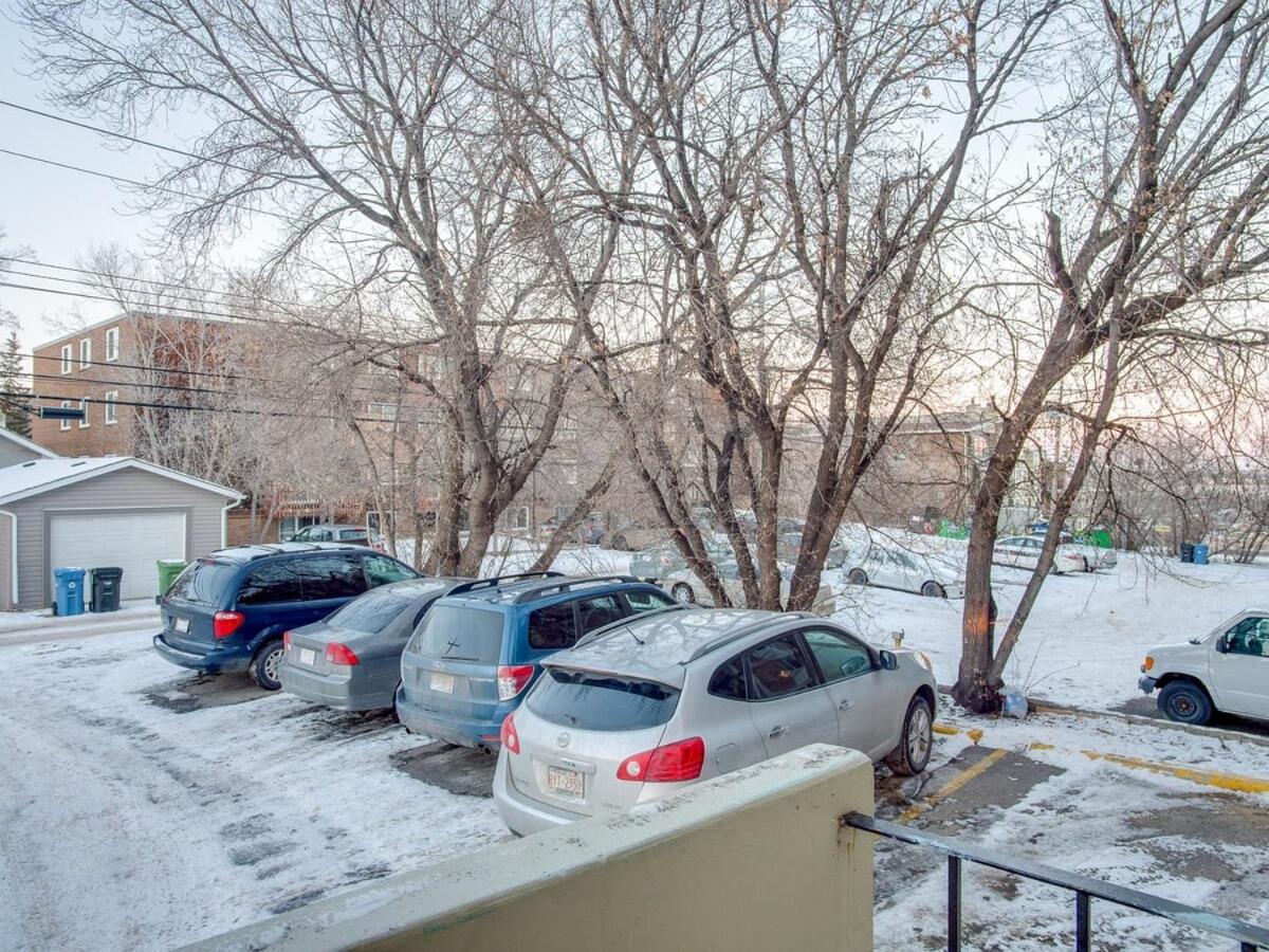 Gorgeous 2Br Condo W Parking Patio Coffee! YYC Buitenkant foto