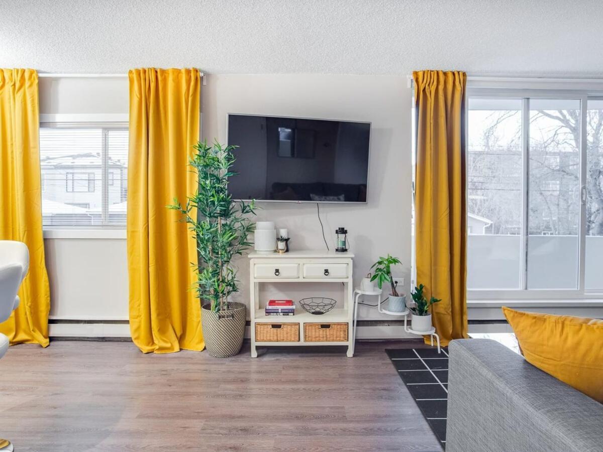 Gorgeous 2Br Condo W Parking Patio Coffee! YYC Buitenkant foto