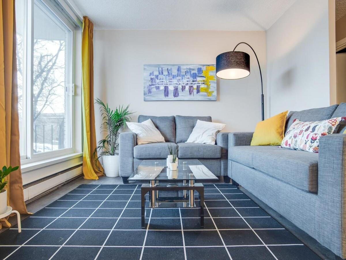 Gorgeous 2Br Condo W Parking Patio Coffee! YYC Buitenkant foto